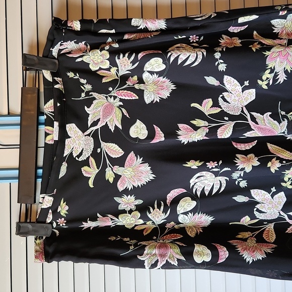 Dana Kay Black And Pink Floral Skirt - Picture 3 of 8